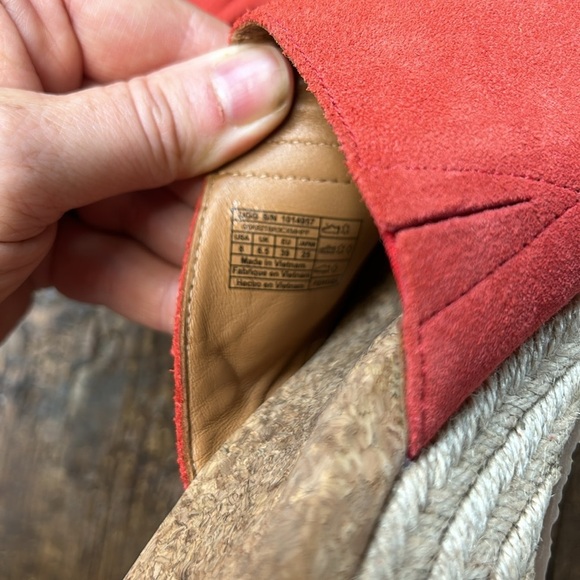 UGG DANES ESPADRILLES WEDGE SANDALS -TANGO RED FRINGE SUEDE Size 8 - Picture 5 of 5